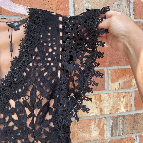 Black Lace Top NWT Size Small Romantic Lined - Picture 3 of 15